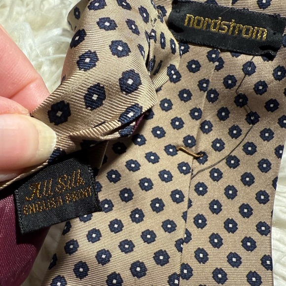 401. Nordstrom Hand Made All Silk Neck Tie - Picture 5 of 9